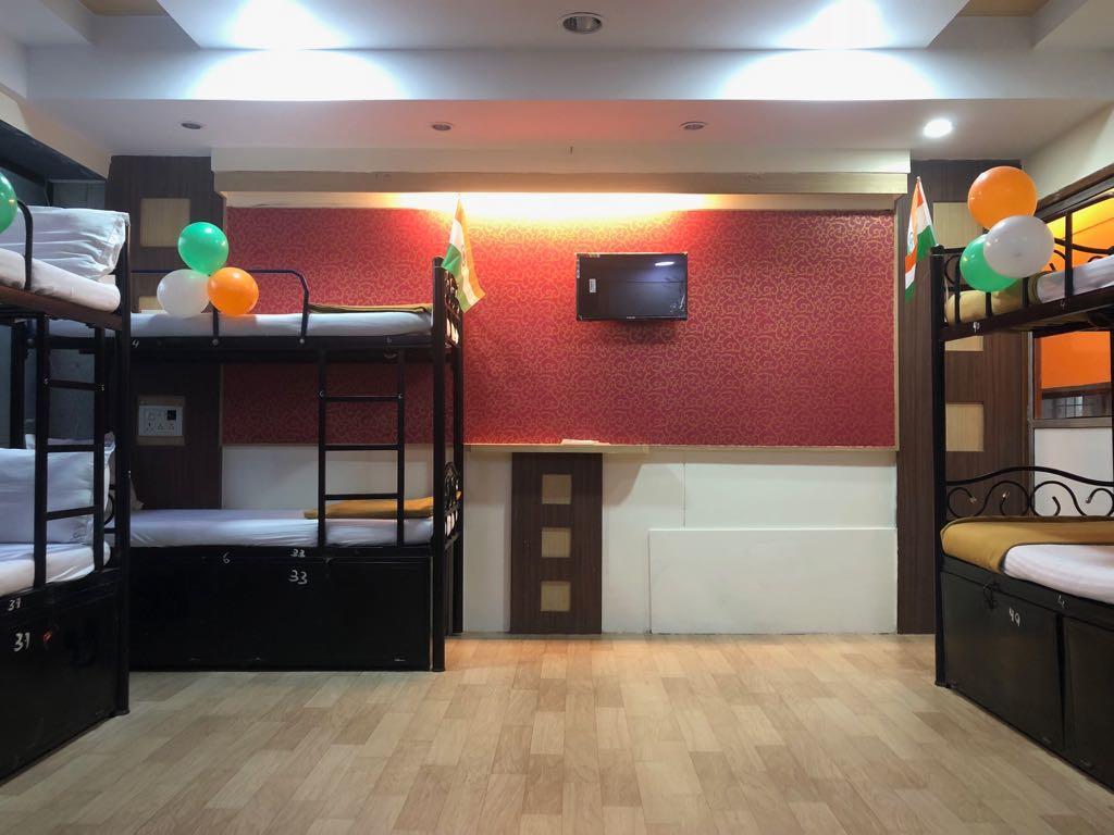 Bandra Dormitory Only For Indian Male - Mumbai — Photos 1